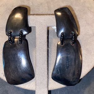 Black earrings vintage 80 era. 925 post. These are a high quality product